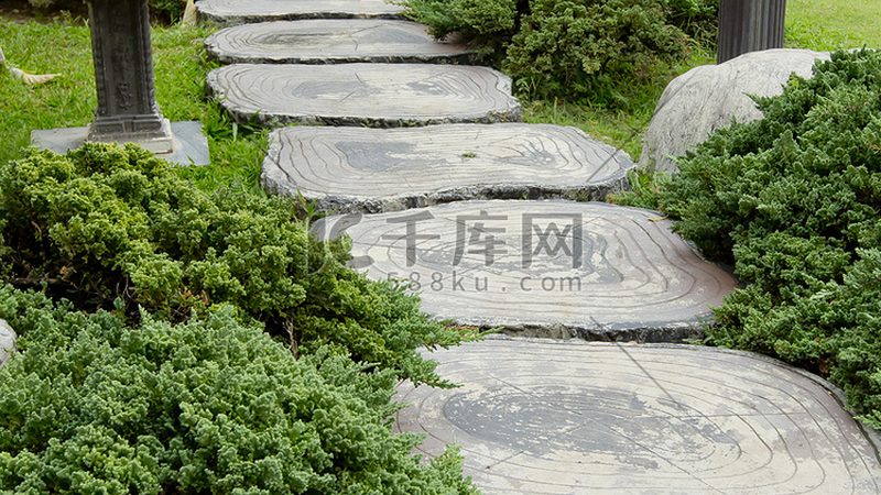 液压喷播与挂网喷播：绿化工程中的双剑合璧**